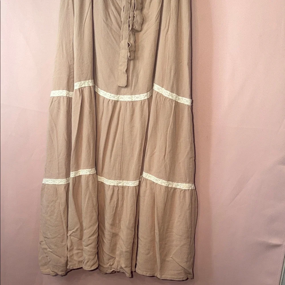 Blush V-Neck Tiered Maxi Dress with Lace Trim - Picture 7 of 9